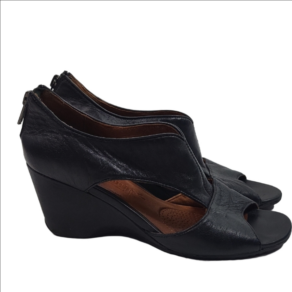 Gentle Souls Women's Wedge Sandals Size 7.5